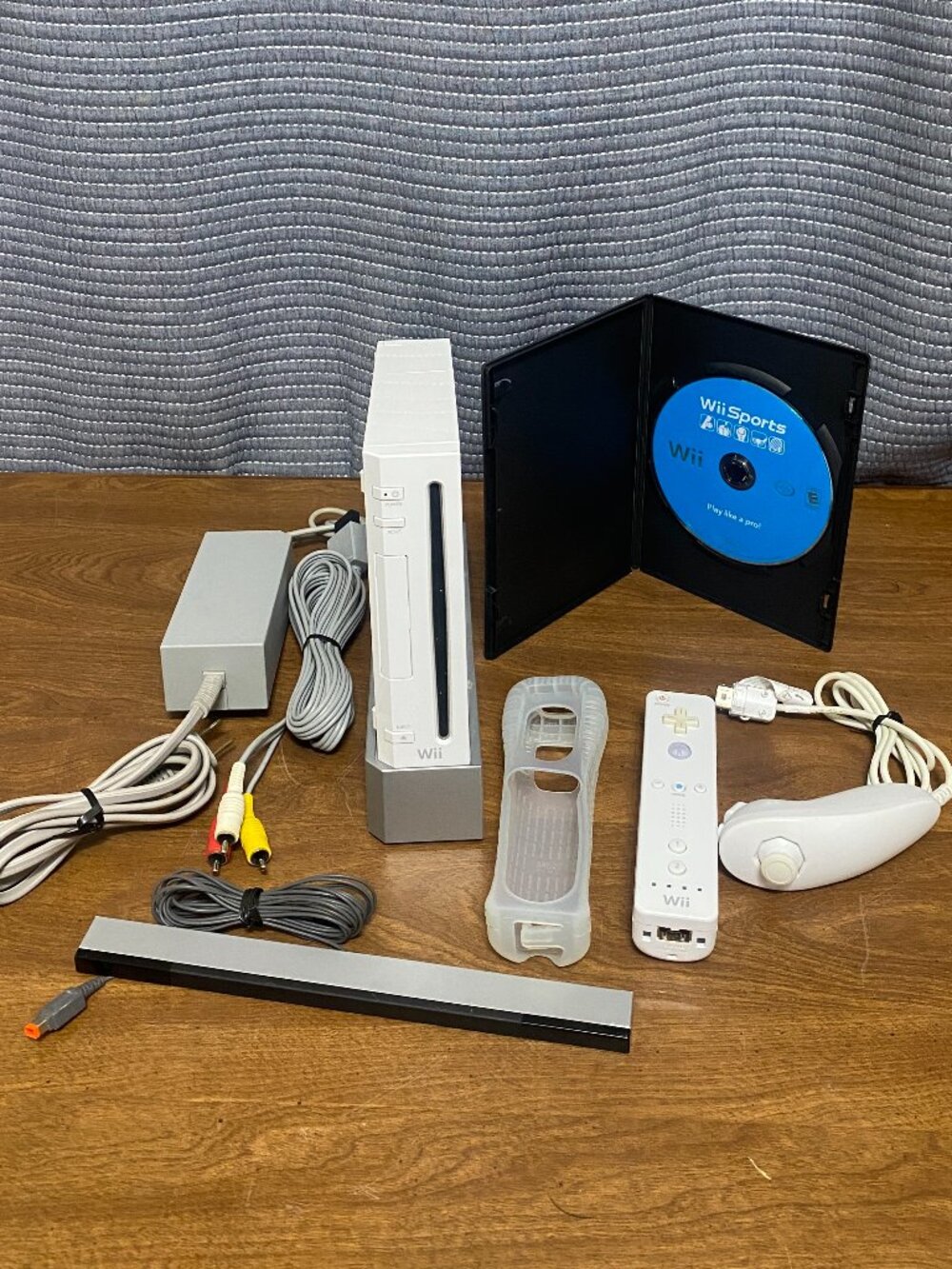 Nintendo Wii Console RVL-001 White With Wii Sports Bundle